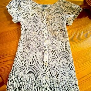 Essentials by Milano Sz S pleated blouse.